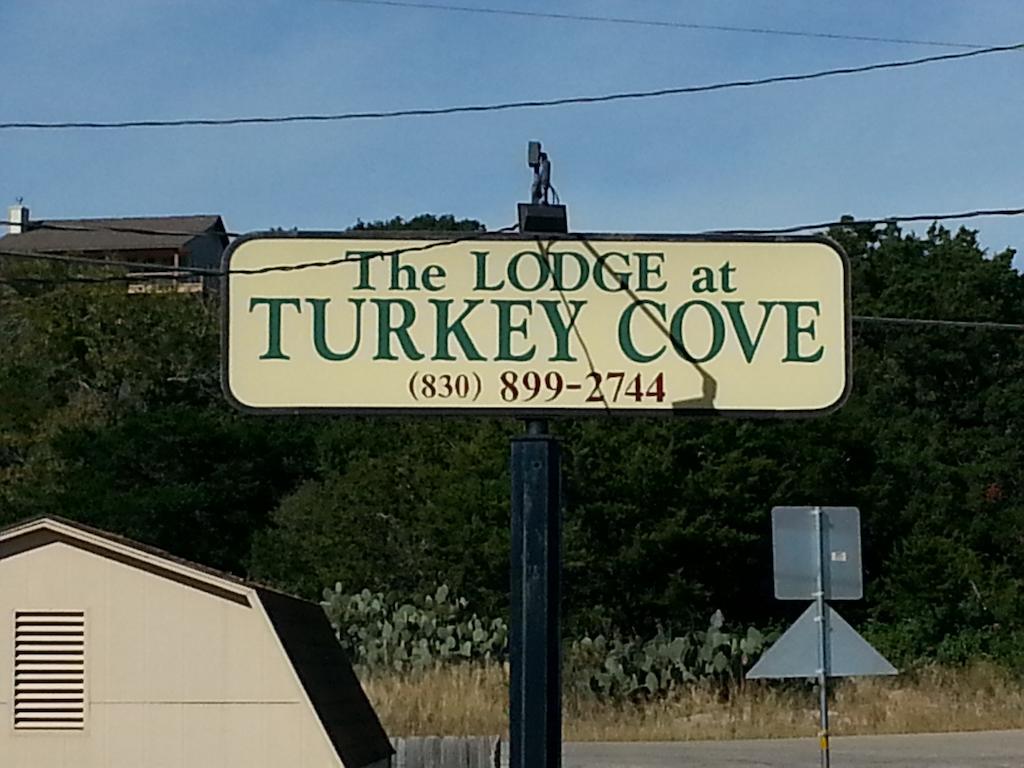 Lodge At Turkey Cove Canyon Lake Exterior photo
